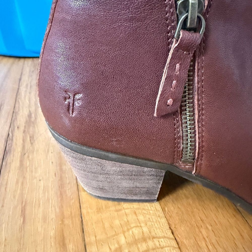 FRYE Judith Double Zip Leather Ankle Boots in Whiskey Brown size 9 - Picture 3 of 10